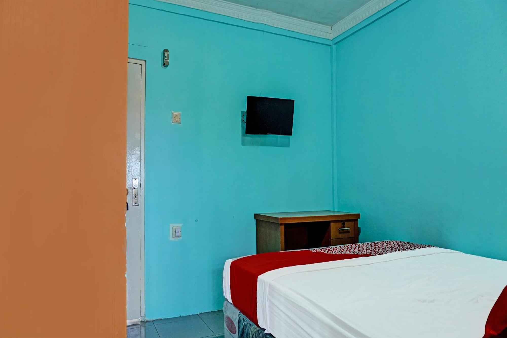 Oyo 91731 Home Stay Elis Cateliya Syariah Karawang Esterno foto
