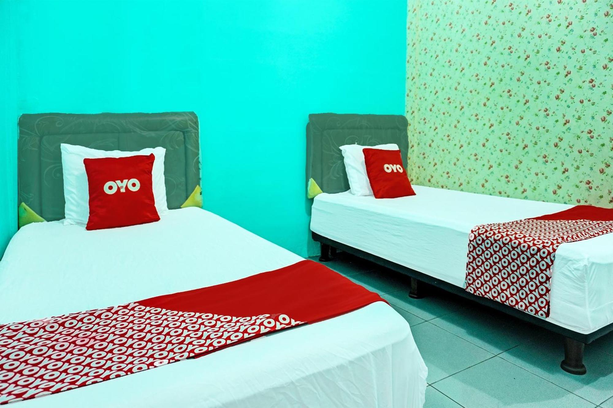 Oyo 91731 Home Stay Elis Cateliya Syariah Karawang Esterno foto