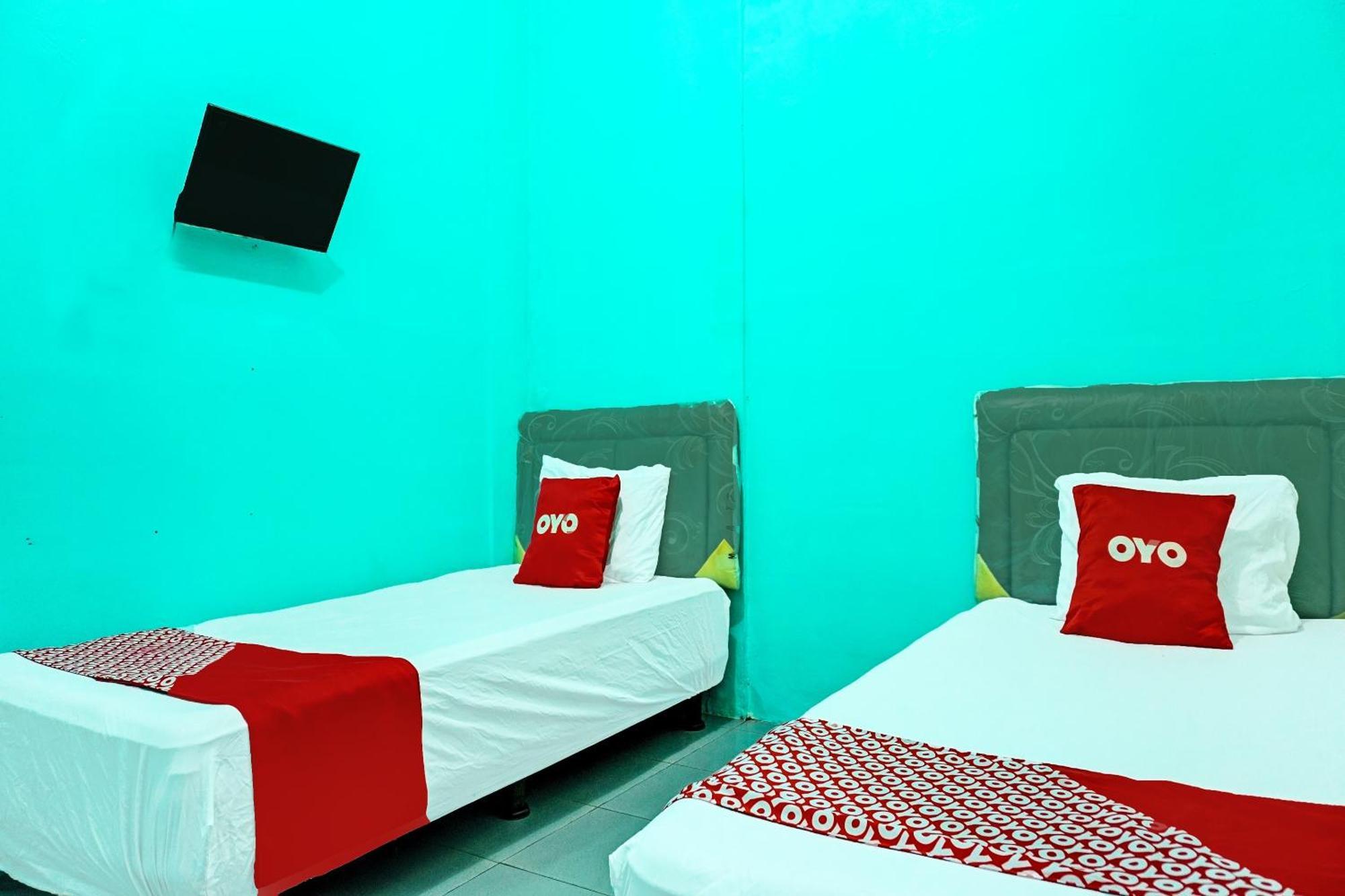 Oyo 91731 Home Stay Elis Cateliya Syariah Karawang Esterno foto