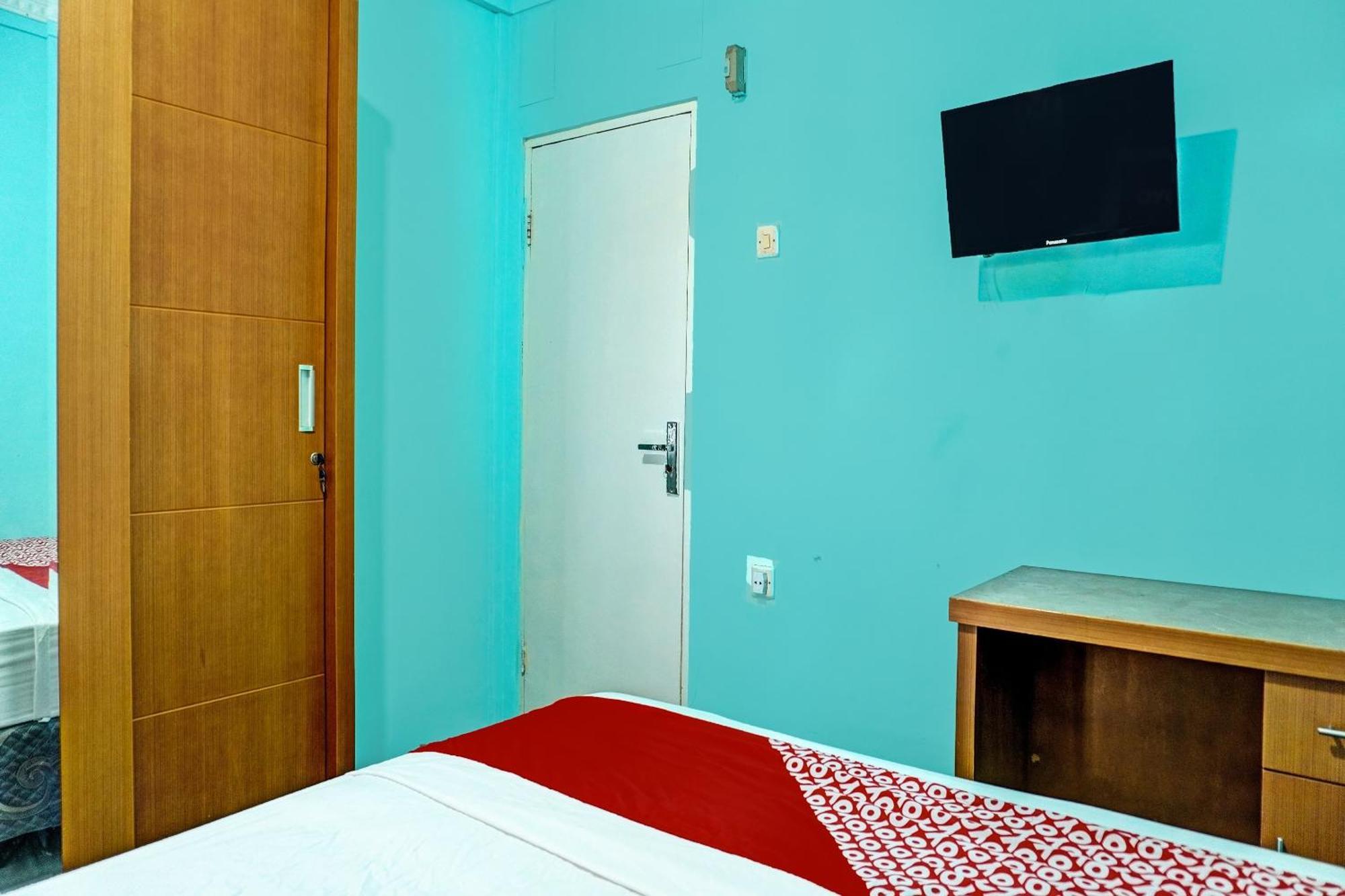 Oyo 91731 Home Stay Elis Cateliya Syariah Karawang Esterno foto