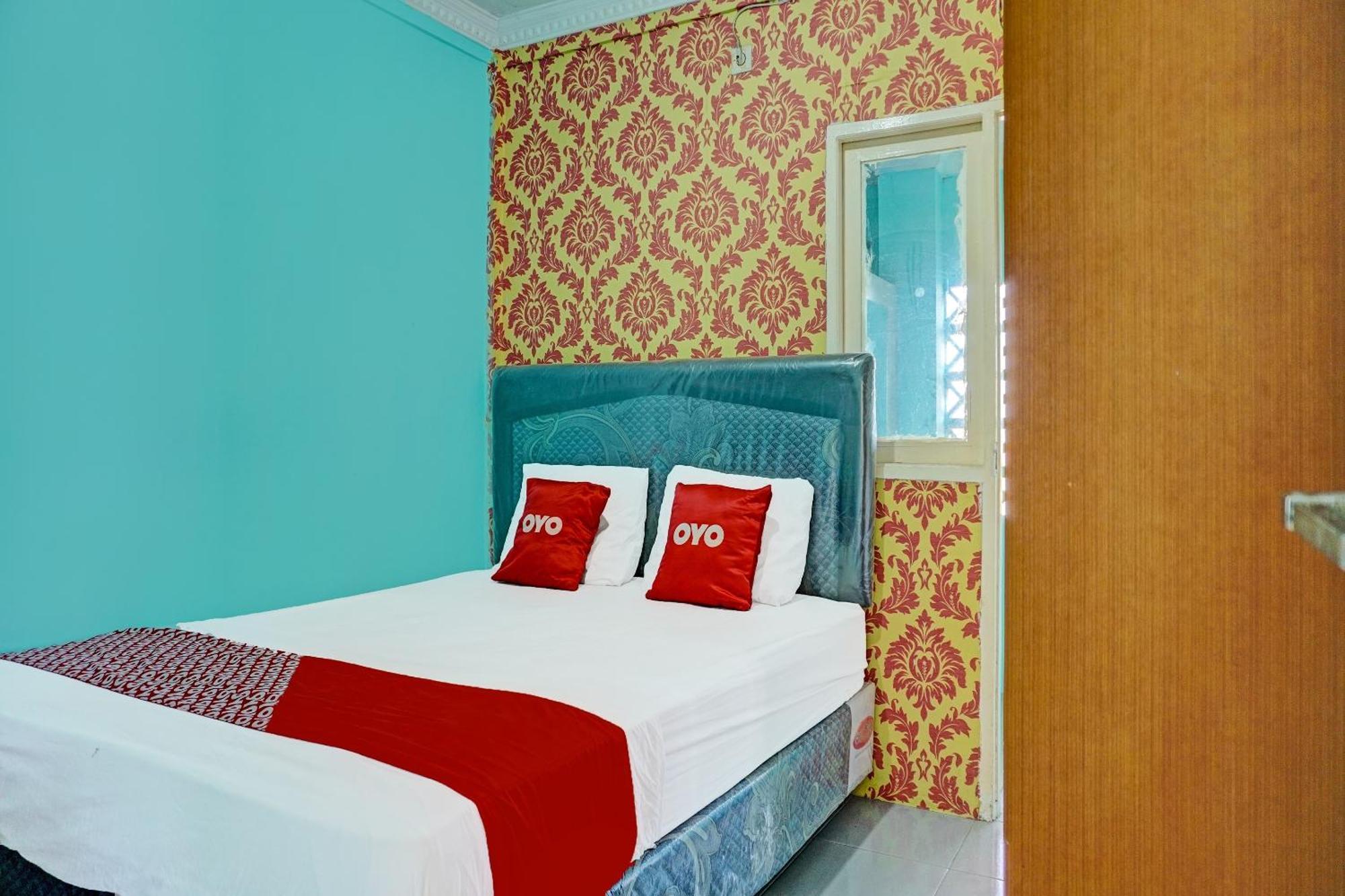 Oyo 91731 Home Stay Elis Cateliya Syariah Karawang Esterno foto