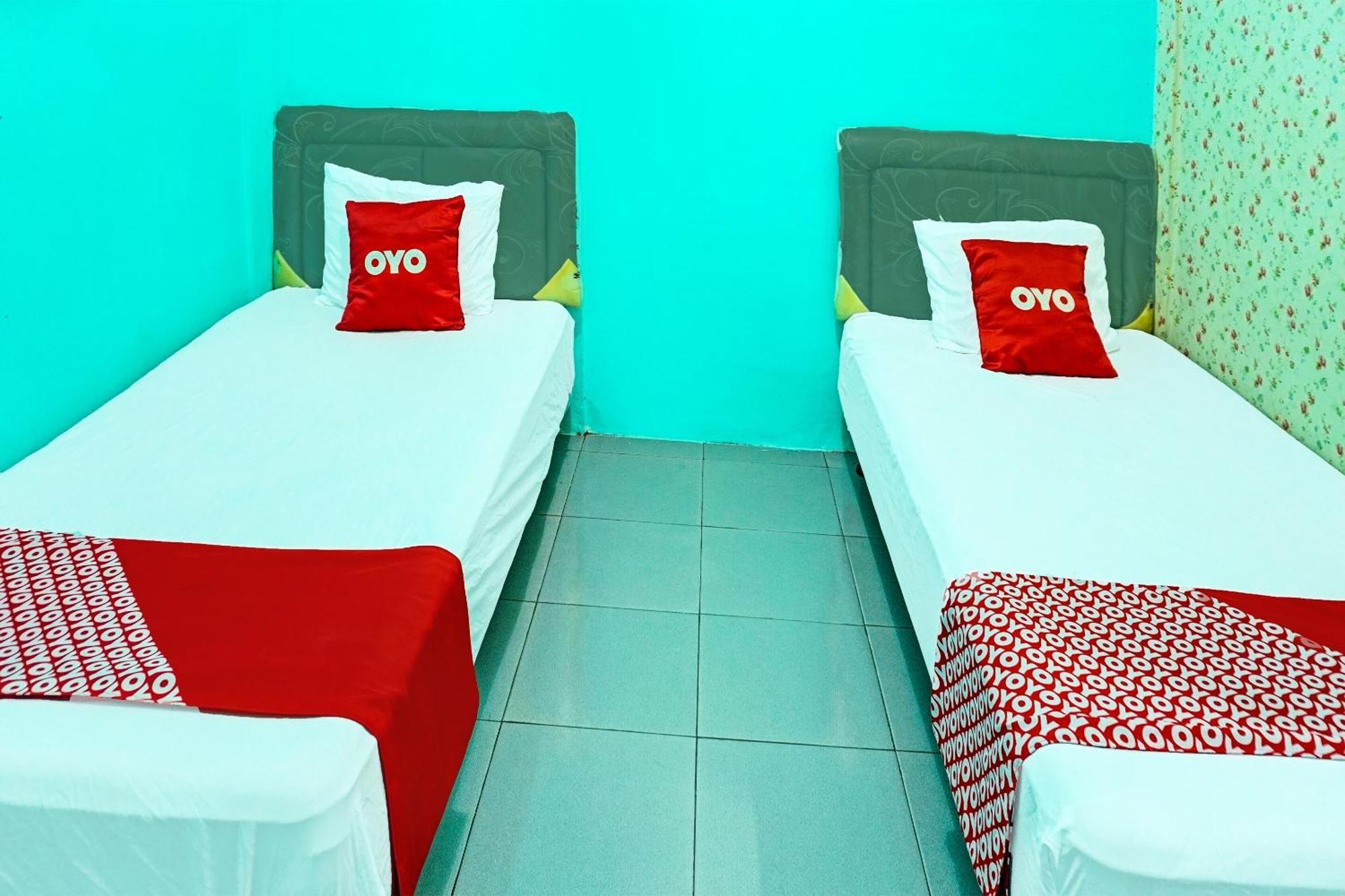 Oyo 91731 Home Stay Elis Cateliya Syariah Karawang Esterno foto
