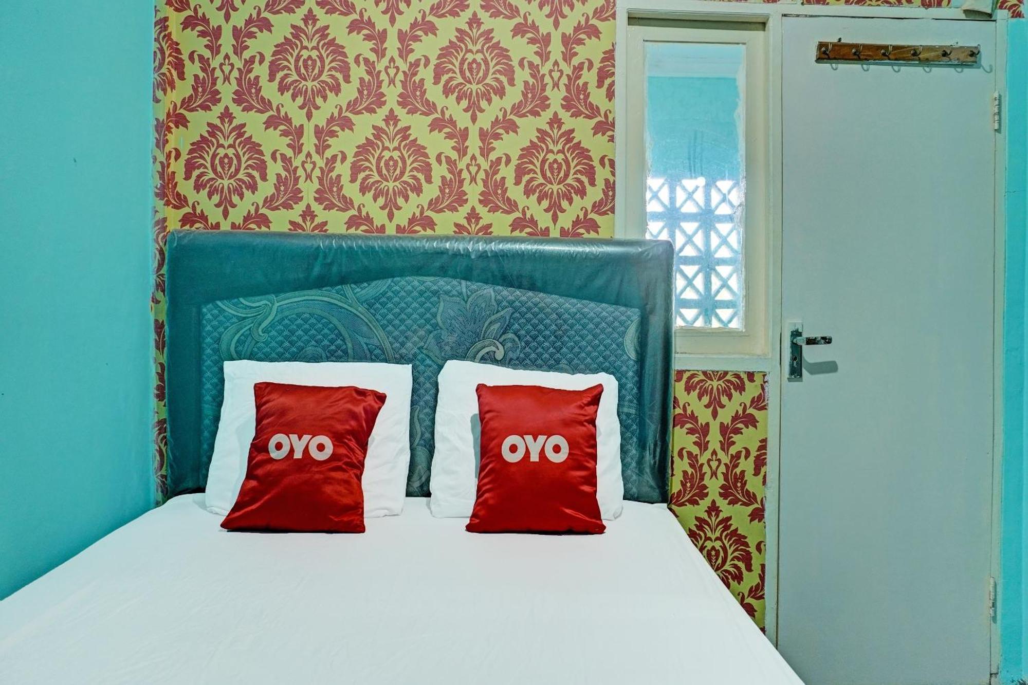 Oyo 91731 Home Stay Elis Cateliya Syariah Karawang Esterno foto